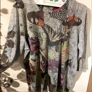 “Studio gem” top